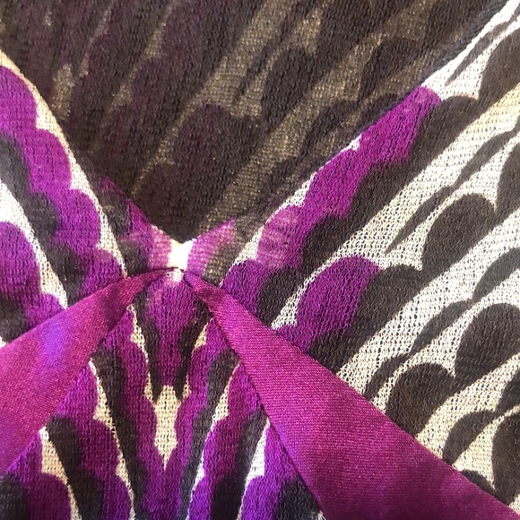 Nice 100% silk top. - Picture 7 of 7
